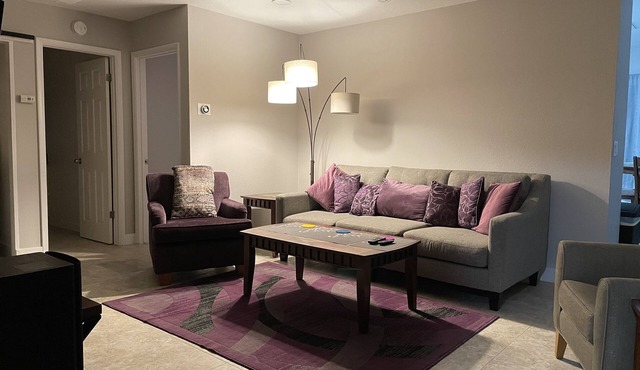 Central west of Strip location with pool! 31+Day Rentals, NO Pets