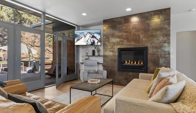 Century Luxury Retreat in Bend OR