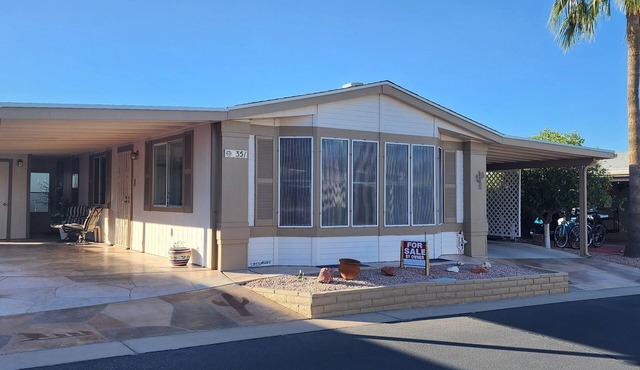Charming 2-bedroom 2 bath house with AC in a gated 55 and over community in Mesa