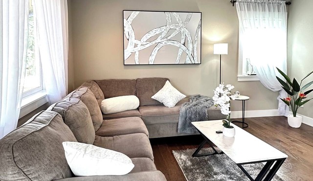 Charming 2-bedroom apartment in downtown Vancouver