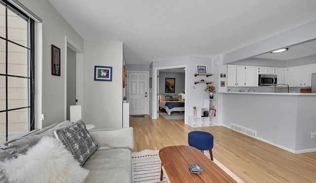 Charming 2-bedroom condo near dog park, trails, breweries! 30-day minimum in Boulder