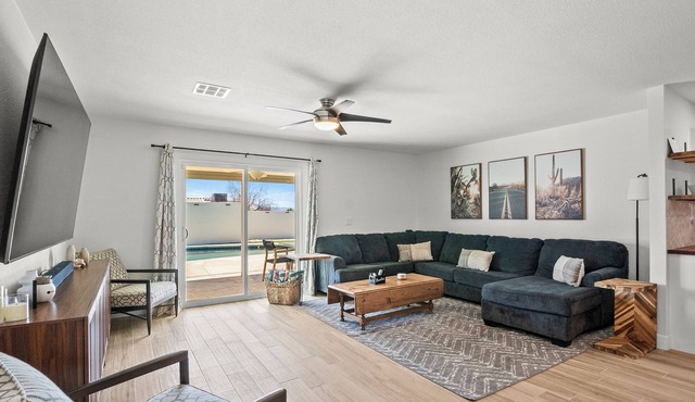 Charming 3-bedroom desert oasis with a pool!
