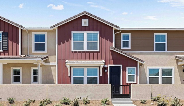 Charming 3-bedroom townhome with warm pool 10mins Ontario Airport