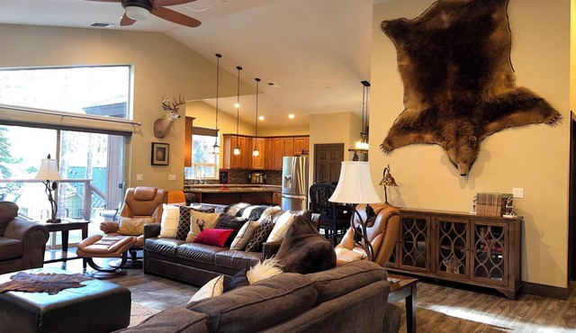 Charming 4-bedroom house in South Lake Tahoe for your getaway