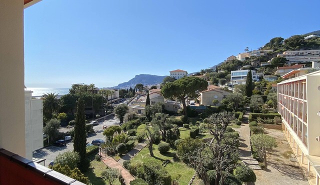 Charming 2-room apartment with sea and Monte Carlo views in Roquebrune-Cap-Martin