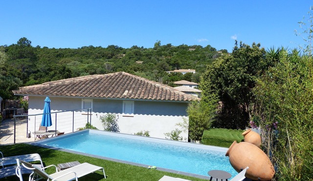 Charming house with swimming pool near beach and shops.