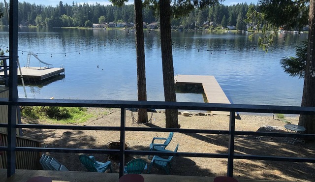 Charming Lakefront Cabin on Mason Lake with Pebble Beach and Private Dock in Grapeview