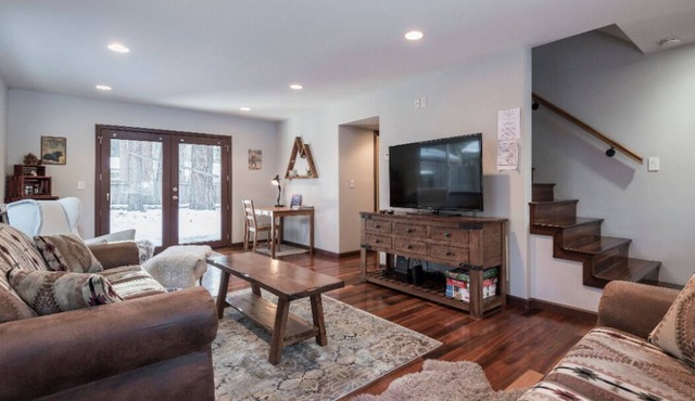 Charming Tahoe Vacation Home 2br/2ba