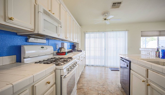 Cheerful 3 BR 2 BA 2 car garage home in Las Vegas