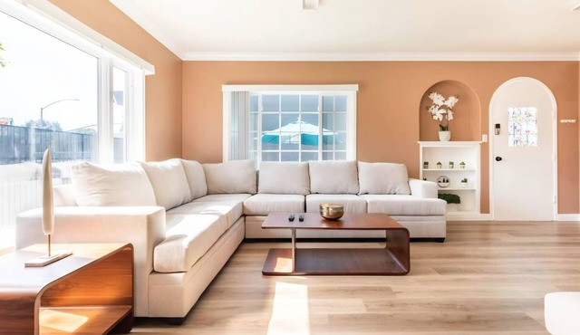 Cheerful, Cozy 1-Bedroom Home with Free gated Parking on premise