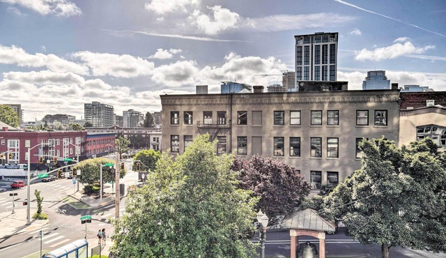 Chic Portland Studio w/Stunning City Views!
