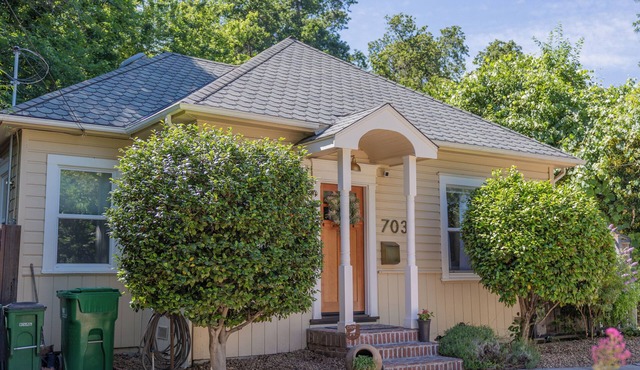Chico Charmer ~Near Chico State University & Downtown Chico-Pet Friendly