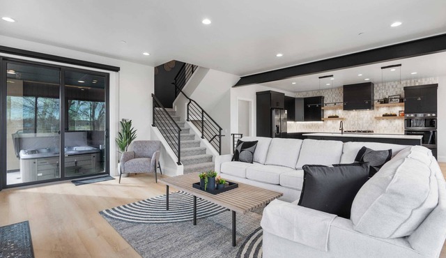 Classy Corner Retreat | Hot Tub + Fireplace