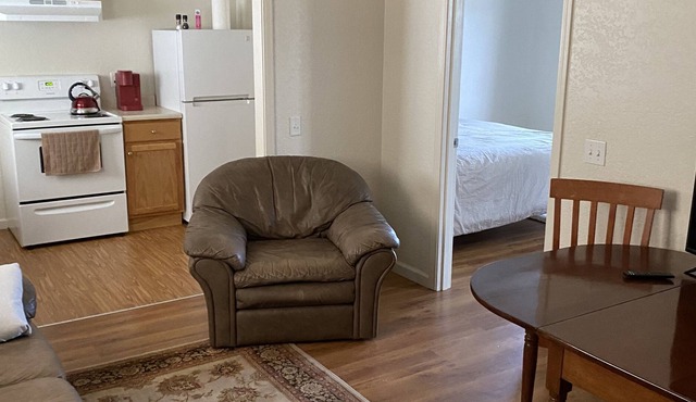 Clean, private upstairs apartment with self check-in Keyless entry