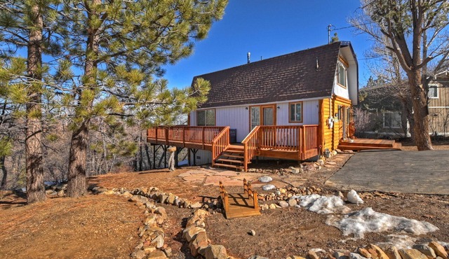 Clouds Rest Cabin by Destination Big Bear: Tranquil Secluded Setting with Ski Slope Views! Close to Hiking Trails! Foosball!
