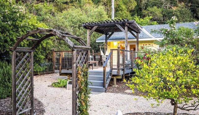 Cloverdale Dog-Friendly Creekside Retreat with Firepit