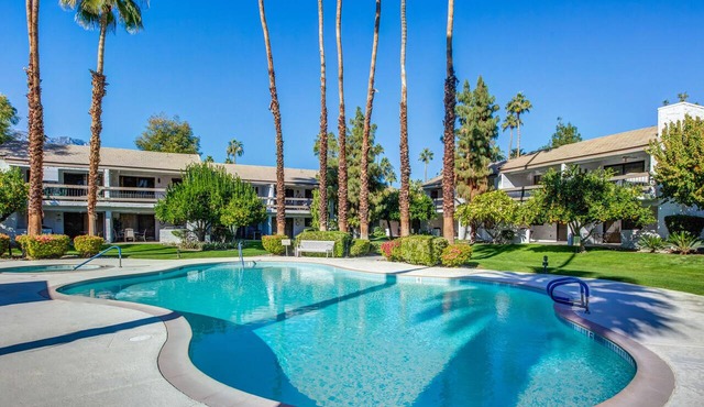 Come stay in your Palm Springs retreat today!