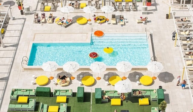 Comfort and Convenience! FREE Parking, Rooftop Pool, Pet-friendly Property!