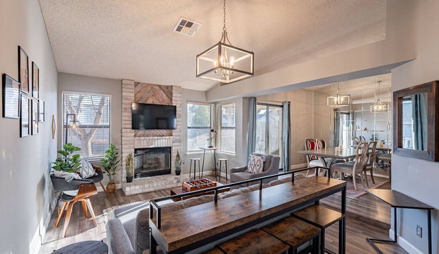 Comfortable, spacious home for families in quite area near Downtown & Strip