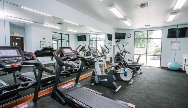 Comfy Hotel Stay w/Work Desk & Breakfast | Nr MFR