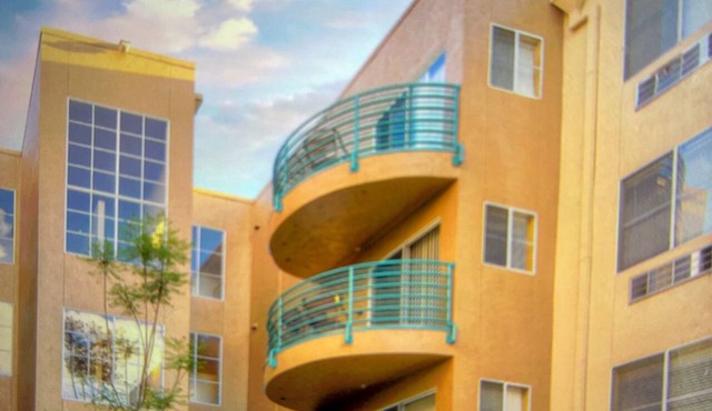 Comic Con! sleeps 4 1-bedroom hotel suites in San Diego with AC, kitchen, pool.