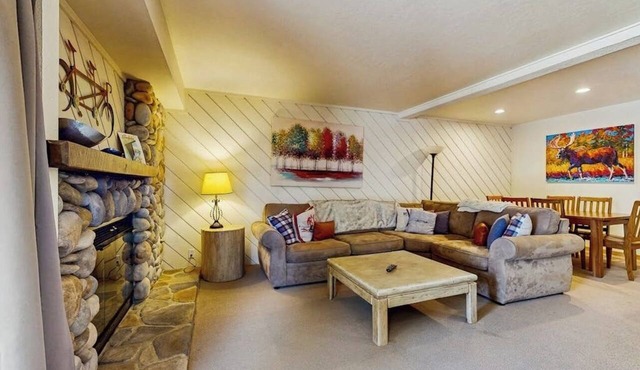 Condo with deck, fireplace, full kitchen, and mudroom area