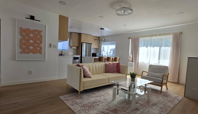 Coral Cove. Walk to Beach & Downtown! New Oceanside 2BD Apartment