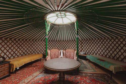 Cosy yurt at a nature retreat in Sequoia N Forest
