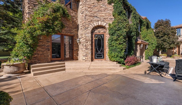 Cottage #1: Italian Resort-Style Villa - 1.4 Acres w/Pickleball, In-ground Spa