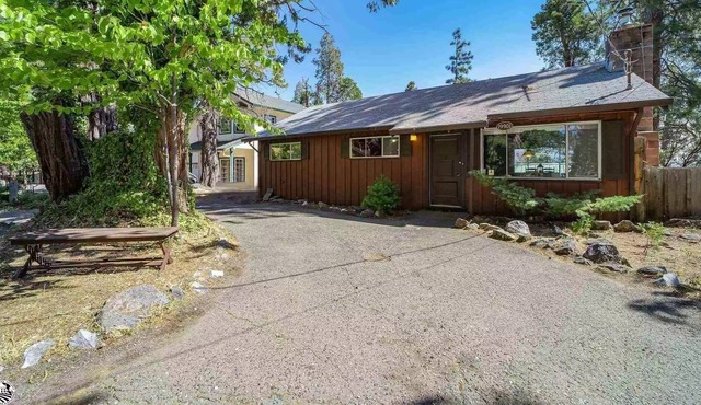 Cottage in the Pines