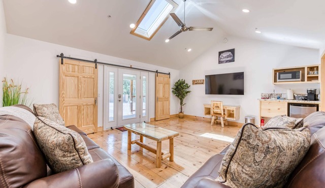 Cottage Like Suite with Private Hot Tub