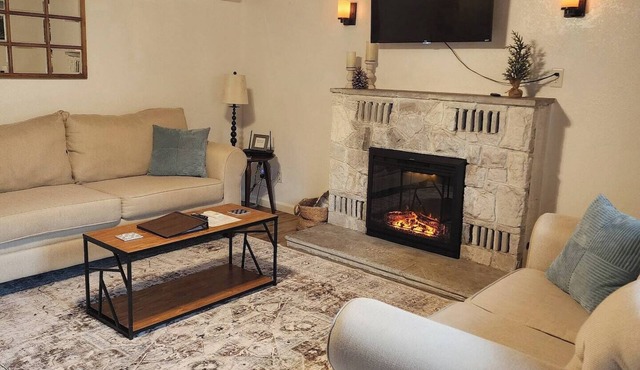 Cottage on Bear Creek is a 2-bedroom home located in Mariposa, California. The home features queen beds and accommodates families, couples, and small groups