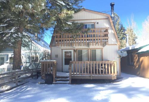 Country Cottage - Near Hiking Trails, Fireplace, Deck, Barbecue