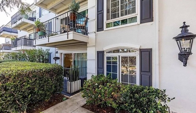 Cozy 1-bedroom apartment in enchanting Newport Beach with fitness room
