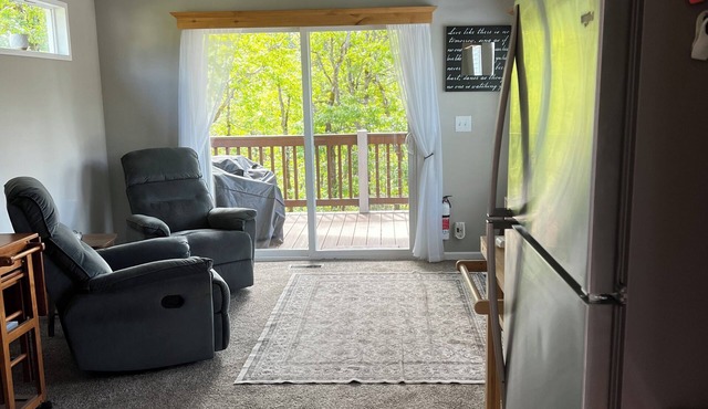Cozy 1-bedroom mobile home in beautiful Grants Pass with AC. Great views/sunsets