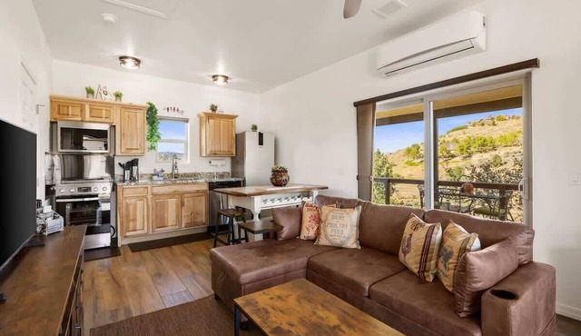 Cozy 1BR casita with full kitchen and great views.