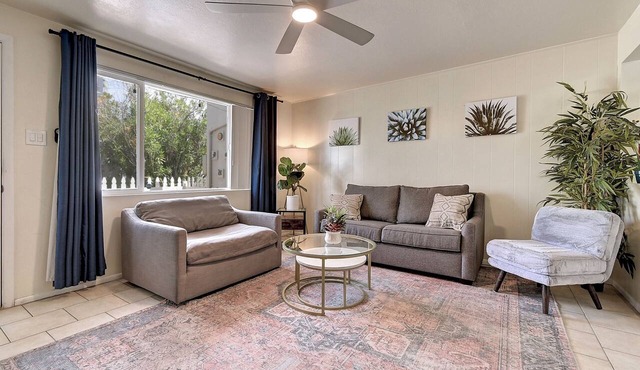 Cozy 2-bedroom condo in charming Phoenix with WiFi, AC