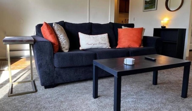 Cozy 2BR w/ laundry + kitchen + self check-in
