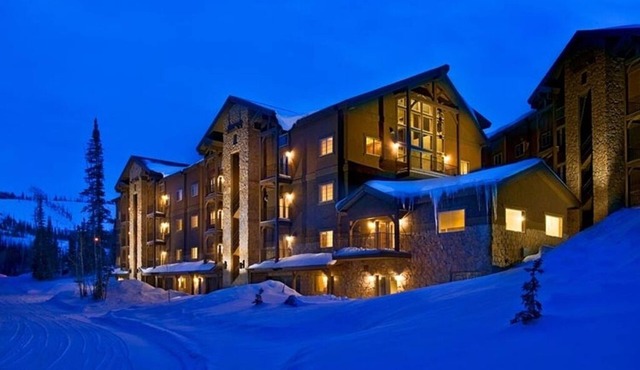 Cozy 3 bedroom 2 Bath in newest condos on the mountain