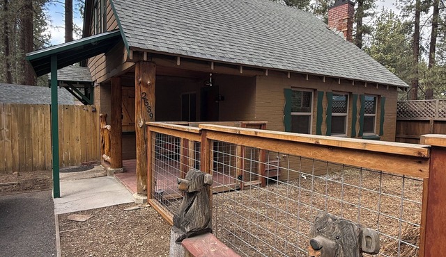 Cozy 3 bedroom cabin in the pines!