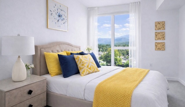 Cozy apt with pool/gym/hot tub/rooftop, free parking in gorgeous Glendale