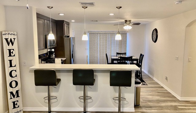 Cozy Brand NEW Home Near the Colorado River!