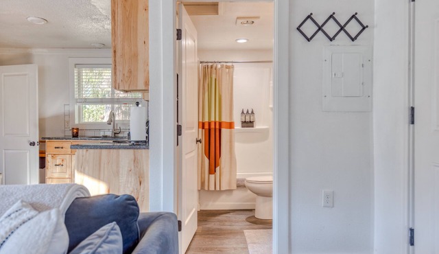 Cozy cabin at the base of Mt. Hood. Hot Tub /Close to Skiing /Pet Friendly