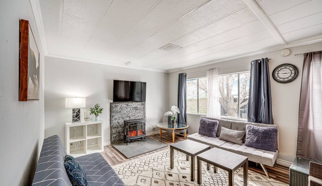 Cozy California Retreat < 5 Mi to Hot Springs