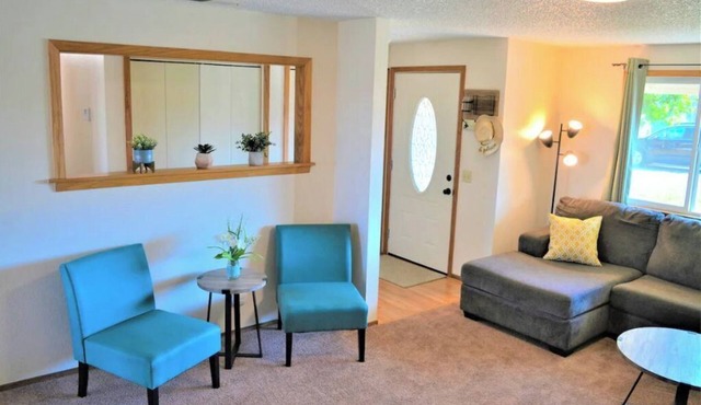 Cozy Coastal Getaway- Feels Just Like Home
