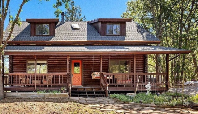 Cozy Forest Cabin Getaway Near Whiskey Row and Prescott Trails