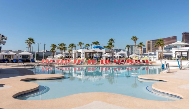 Cozy resort in awesome Las Vegas with WiFi, fitness room, AC Luxe Room