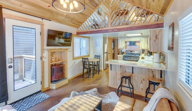 Cozy & Restful Cabin, Steps to Lake Almanor