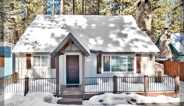 Cozy S Lake Tahoe Cabin in the City! 30 day minimum