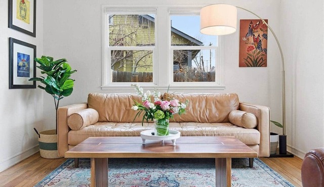 Cozy, stylish BLUE BUNGALOW in Downtown Prineville